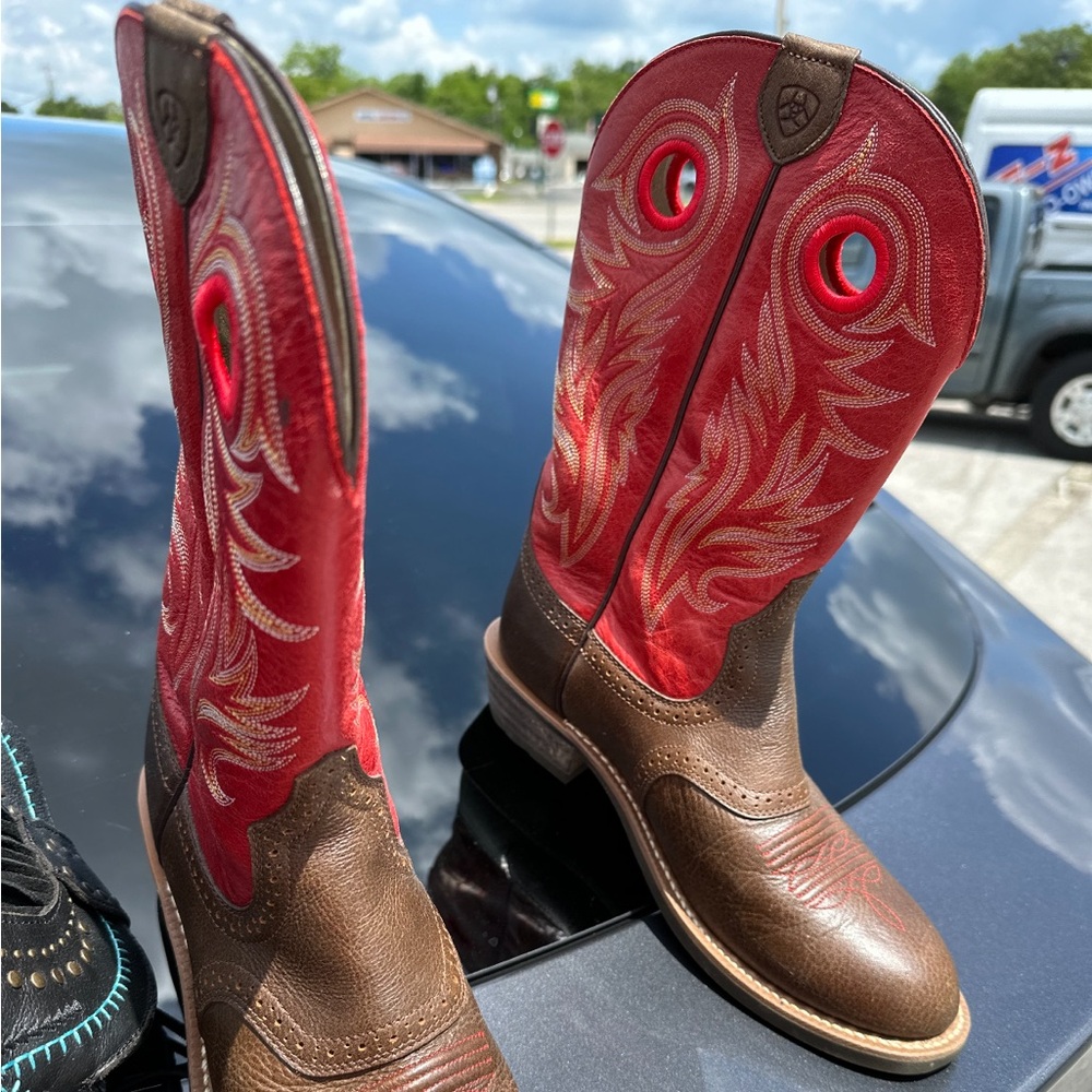 Ariat Boots. Womens 9.